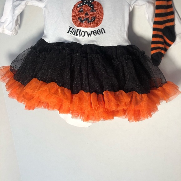 First Halloween outfit - Picture 3 of 3